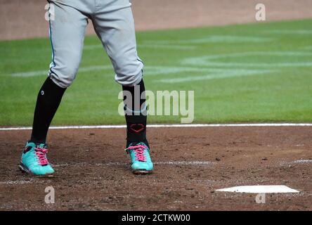 Atlanta, Usa. September 2020. Florida Marlins Miguel Rojas Fledermäuse in der ersten Inning gegen die Atlanta Braves im Truist Park in Atlanta am Mittwoch, September 23, 2020. Foto von Tami Chappell/UPI Credit: UPI/Alamy Live News Stockfoto