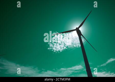 Windmühle für Stromerzeugung, Provinz Zaragoza, Aragon in Spanien. Stockfoto