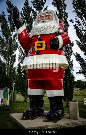 Riesige Santa Claus Statue im Winter Tag Stockfoto