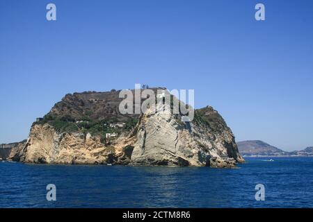 Bacoli, Provinz Neapel, Kampanien, Italien. Il faro di Capo Miseno, lungo la rotta Pozzuoli - Procida, Mar Tirreno. Stockfoto