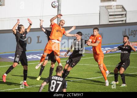 LUBIN, POLEN - 20. SEPTEMBER 2020: Spiel der polnischen Fußball-Topliga PKO Ekstraklasa zwischen KGHM Zaglebie Lubin gegen Cracovia 1:1. In Aktion Sasa Balic Stockfoto