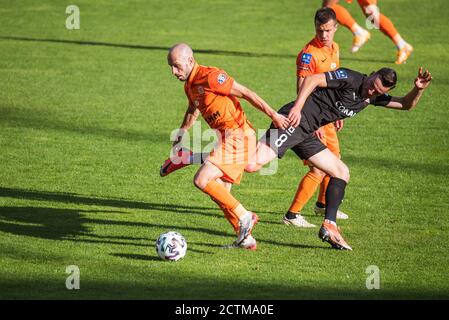 LUBIN, POLEN - 20. SEPTEMBER 2020: Spiel der polnischen Fußball-Topliga PKO Ekstraklasa zwischen KGHM Zaglebie Lubin gegen Cracovia 1:1. In Aktion Sasa Zivec Stockfoto