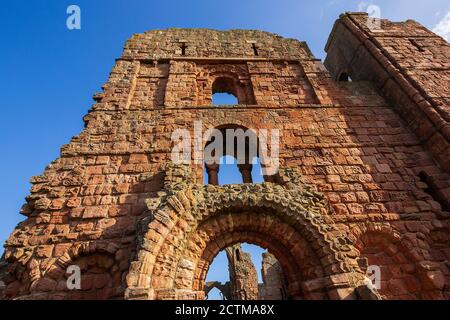 Ruinen von Lindisfarne Priory, Holy Island, England Stockfoto