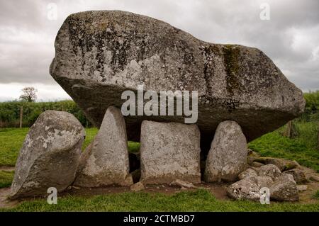 Der Brownshill Dolmen ist ein megalithisches Portalgrab, das 3 km östlich von Carlow, in der Grafschaft Carlow, Irland, liegt. Stockfoto