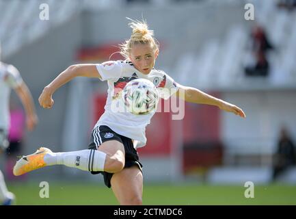 Essen Deutschland. September 2020. Lea SCHUELLER (GER) Aktion, Fußball Laenderspiel Frauen, EM Qualifikation, Deutschland (GER) - Irland (IRL) 3: 0, am 19. September 2020 in Essen Deutschland. Â Nutzung weltweit Credit: dpa/Alamy Live News Stockfoto