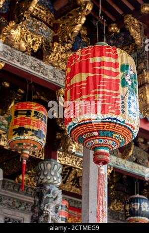 31. März 2018: Große traditionelle Laterne im chinesischen Khoo Kongsi Clanhaus. Geroge Town, Penang Stockfoto