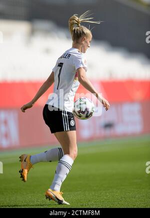 Essen Deutschland. September 2020. Lea SCHUELLER (GER) Aktion, Fußball Laenderspiel Frauen, EM Qualifikation, Deutschland (GER) - Irland (IRL) 3: 0, am 19. September 2020 in Essen Deutschland. Â Nutzung weltweit Credit: dpa/Alamy Live News Stockfoto