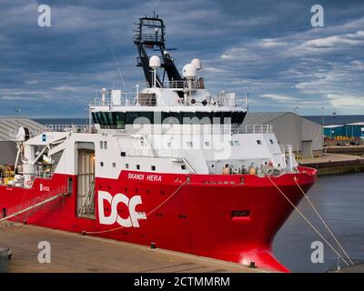 Skandi Hera liegt im Hafen von Aberdeen, Schottland, UK - dieses Schiff ist ein Offshore Schlepper / Supply Ship gebaut in 2009 Stockfoto