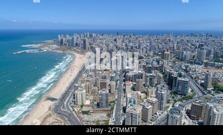 Beirut City Seaside Aerial View Stadtbild und Sandstrand Stockfoto