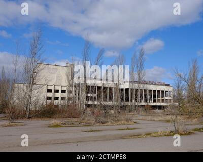 Der Kulturpalast Energetik ist ein inzwischen verlassenes Multifunktionssystem palast der Kultur in Pripjat in der Ausschlusszone von Die Kernkraft Tschernobyl p Stockfoto