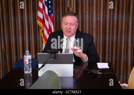 Sekretär Pompeo hält Bemerkungen zum Virtuellen Kopenhagener Demokratiegipfel . U. S. Staatssekretär Michael R. Pompeo hält am 19. Juni 2020 auf dem virtuellen Kopenhagener Demokratiegipfel eine Rede. Stockfoto