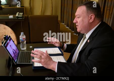 Sekretär Pompeo hält Bemerkungen zum Virtuellen Kopenhagener Demokratiegipfel . Sekretär Pompeo hält Bemerkungen zum Virtuellen Kopenhagener Demokratiegipfel Stockfoto