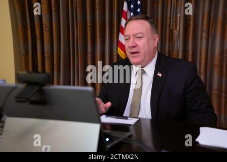 Sekretär Pompeo hält Bemerkungen zum Virtuellen Kopenhagener Demokratiegipfel . U. S. Staatssekretär Michael R. Pompeo hält am 19. Juni 2020 auf dem virtuellen Kopenhagener Demokratiegipfel eine Rede. Stockfoto