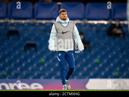 London, Großbritannien. September 2020. Jorginho von Chelsea erwärmt sich während des Carabao Cup 3. Runde Spiel zwischen Chelsea und Barnsley spielte hinter verschlossenen Türen ohne Anhänger aufgrund der Regierungsrichtlinien für Sport während der COVID-19 Pandemie in Stamford Bridge, London, England am 23. September 2020. Foto von Andy Rowland/Prime Media Images. Kredit: Prime Media Images/Alamy Live Nachrichten Stockfoto