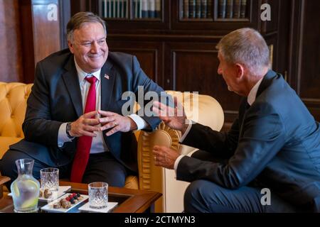 Am 12. August 2020 nahm Außenminister Mike Pompeo an einem Arbeitsessen mit dem tschechischen Premierminister Andrej Babis in Prag Teil, um bilaterale Beziehungen zu erörtern. Stockfoto