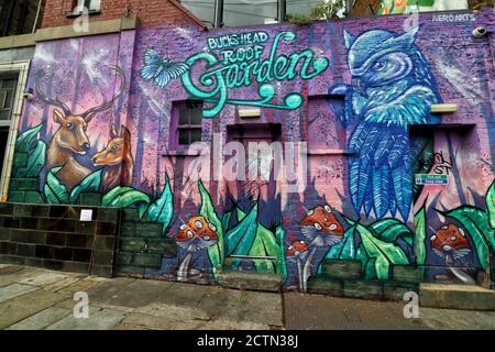 London, Großbritannien. September 2020. Ein buntes Kunstwerk an einer Wand von Bucks Head Roof Garden.EINE riesige Auswahl an Street Art aller Art findet man fast an jeder Ecke in einem der künstlerischen und kulturellen Brennplätze von London, Camden Town. Kredit: SOPA Images Limited/Alamy Live Nachrichten Stockfoto