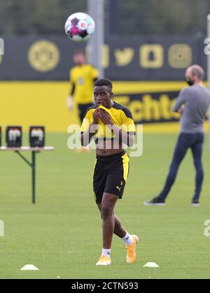 Stadt Dortmund, Deutschland. 24. Sep, 2020. firo: 24.09.2020, Fußball, 1.Bundesliga, Saison 2020/2021, BVB, Borussia Dortmund, Training, Youssoufa MOUKOKO Quelle: dpa/Alamy Live News Stockfoto