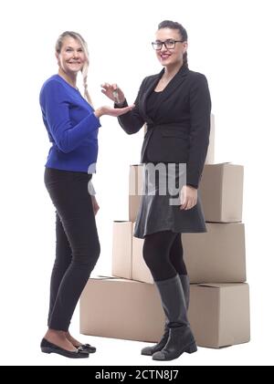 In vollem Wachstum. Immobilienmakler Übergabe Schlüssel zu einer glücklichen Frau Stockfoto