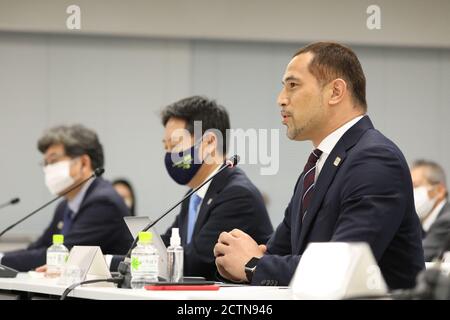 Tokio, Japan. September 2020. Koji Murofushi (R), Sportdirektor der Olympischen Spiele 2020 in Tokio, spricht während der Videokonferenz des 10. Internationalen Olympischen Komitees (IOC) Koordinierungskommission für die Spiele der XXXII. Olympiade - Tokio 2020 in Tokio, Japan, 24. September 2020. Quelle: Du Xiaoyi/Xinhua/Alamy Live News Stockfoto