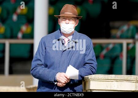 Trainer John Gosden während des ersten Tages des Cambridgeshire Meetings auf der Newmarket Racecourse. Stockfoto