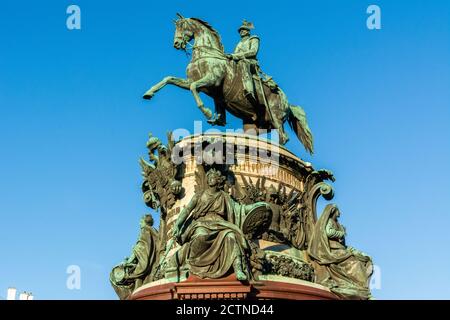 Sankt Petersburg, Russland – 16. Juni 2017. Das Denkmal für Nikolaus I. von Russland, auf dem Isaaksplatz in Sankt Petersburg. Stockfoto