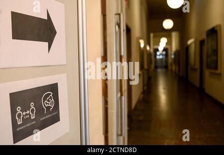 Berlin, Deutschland. September 2020. Richtsystem im Aufstieg der Humboldt-Universität zu Berlin vor Beginn des Berliner Wintersemesters 2020/21. Quelle: Britta Pedersen/dpa-Zentralbild/dpa/Alamy Live News Stockfoto