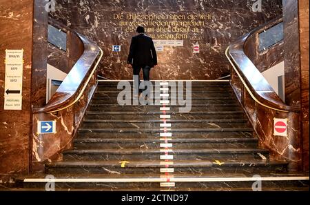 Berlin, Deutschland. September 2020. Richtsystem im Aufstieg der Humboldt-Universität zu Berlin vor Beginn des Berliner Wintersemesters 2020/21. Quelle: Britta Pedersen/dpa-Zentralbild/dpa/Alamy Live News Stockfoto