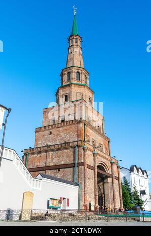 Kasan, Russland – 23. Juni 2017. Der 59m hohe schiefe Suyumbike-Turm in Kazan. Stockfoto