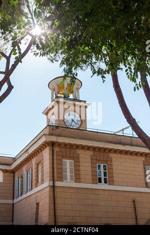 ROM, ITALIEN - 2014. AUGUST 17. Casino dell'Orologio Gebäude in Villa Borghese Park in Rom, Italien Stockfoto