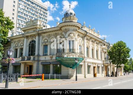 Kasan, Russland – 29. Juni 2017. Historisches Gebäude mit der Nationalbibliothek Tatarstan in Kasan. Stockfoto