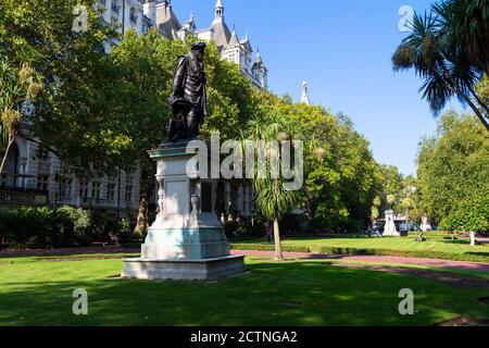 William Tyndale, erster Übersetzer des neuen Testaments ins Englische für das Griechische, whitehall Gardens, london, uk Stockfoto