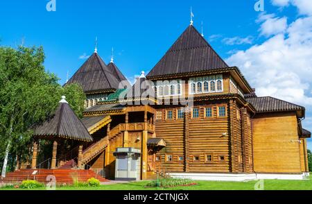 Moskau, Russland – 6. Juli 2017. Rekonstruktion des Großen Holzpalastes im Kolomenskoe-Museumsreservat in Moskau. Stockfoto