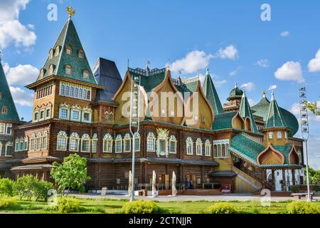 Moskau, Russland – 6. Juli 2017. Rekonstruktion des Großen Holzpalastes im Kolomenskoe-Museumsreservat in Moskau. Stockfoto