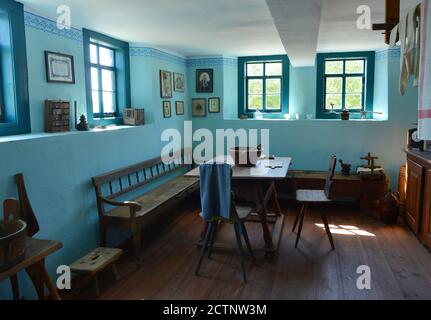 Hohenfelden 08-06-2020 traditionelle Küchenausstattung in einem alten Bauernhaus In Deutschland Stockfoto