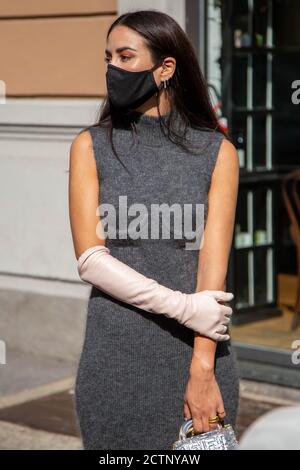 Italien. September 2020. Italien, Außenaufnahmen der Mailänder Fendi-Woman-Show, Influencer und Gäste werden mit Masken fotografiert, um eine Ansteckung zu vermeiden covid-2019 (Foto: Franco Re/Pacific Press) Quelle: Pacific Press Media Production Corp./Alamy Live News Stockfoto