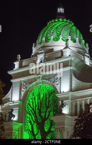 Kasan, Russland, 17. September 2020. Palast der Landwirtschaft in der Nacht. Hier befindet sich das Landwirtschaftsministerium von Tatarstan. Stockfoto