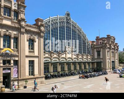 Busbahnhof Barcelona Nord, Estacio del Nord, mittags an einem sonnigen Tag, Barcelona, Spanien. Stockfoto