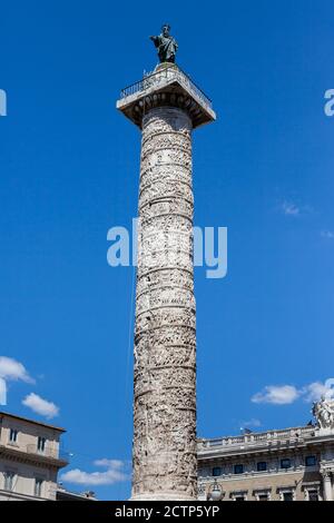 ROM, ITALIEN - 2014. AUGUST 17. Die Säule des Marcus Aurelius ist eine römische Siegessäule auf der Piazza Colonna. Stockfoto