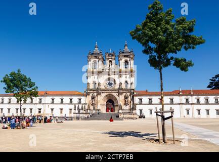 Alcobaca, Bezirk Leiria, Portugal. Mosteiro de Santa Maria. Kloster Santa Maria. Das gotische Gebäude ist ein UNESCO-Weltkulturerbe. Stockfoto