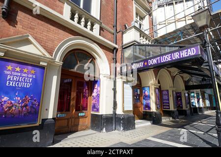 London, Großbritannien. - 21. September 2020: Das Äußere des Lyric auf Shaftesbury Avenue, wie es vorbereitet, um die Show Six vom 14. November Gastgeber. Es wird das erste West End-Musical sein, das in einem West End-Theater wieder aufgeführt wird, da es wegen der Coronavirus-Pandemie Mitte März geschlossen werden musste. Stockfoto