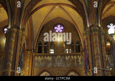 Budapest, Ungarn - 10/07/2020: Das Innere der Matthiaskirche in budapest Stockfoto