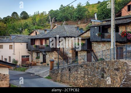 Steinhäuser im Dorf Orellán. Médulas Park. El Bierzo. León. Spanien Stockfoto