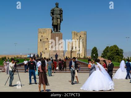 Shahrisabz, der Geburtsort von Tamerlane ist ein beliebter Ort für Fotoshootings von Hochzeitspaaren, Usbekistan. Stockfoto