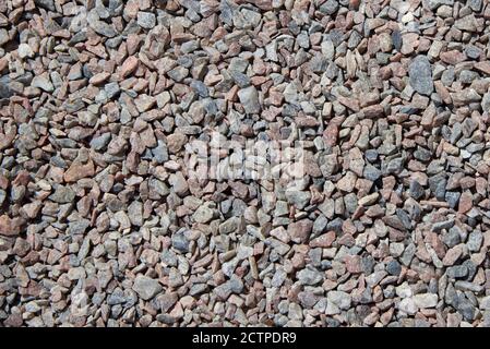 Crushed Stein in verschiedenen Farben liegt auf der Straße, Hintergrund, Textur. Stockfoto