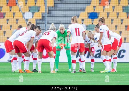 Bielsko Biala, Polen. September 2020. Katarzyna Kiedrzynek (C) aus Polen und ihre Teamkollegen in Aktion beim UEFA Women's EURO 2021 Qualifying Match zwischen Polen und Tschechien im Bielsko-Biala City Stadium. (Endstand; Polen 0:2 Tschechische Republik) Credit: SOPA Images Limited/Alamy Live News Stockfoto