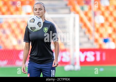 Bielsko Biala, Polen. September 2020. Simona Nedicova aus der Tschechischen Republik in Aktion beim UEFA Women's EURO 2021 Qualifying match zwischen Polen und Tschechien im Bielsko-Biala City Stadium. (Endstand; Polen 0:2 Tschechische Republik) Credit: SOPA Images Limited/Alamy Live News Stockfoto
