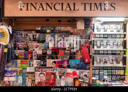 Hongkong, China. September 2020. Das Logo der Financial Times und Zeitschriften sind an einem Zeitungsstand in Hongkong zu sehen. Kredit: SOPA Images Limited/Alamy Live Nachrichten Stockfoto