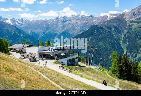 Neustift im Stubaital, Österreich – 28. Mai 2017. Bergstation der Panoramabahn Elfer Seilbahn im Stubaital in Tirol, Österreich. Stockfoto