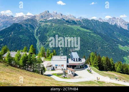 Neustift im Stubaital, Österreich – 28. Mai 2017. Bergstation der Panoramabahn Elfer Seilbahn im Stubaital in Tirol, Österreich. Stockfoto