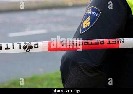 Polizei Mann Hinter Ducktape In Amsterdam Niederlande 21-9-2020 Stockfoto